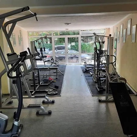 Central, 1 Bed Apt, 3* Yassen 公寓 *