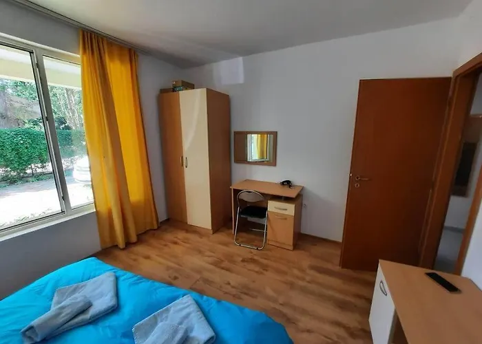 Central, 1 Bed Apt, 3* Yassen Apartment
