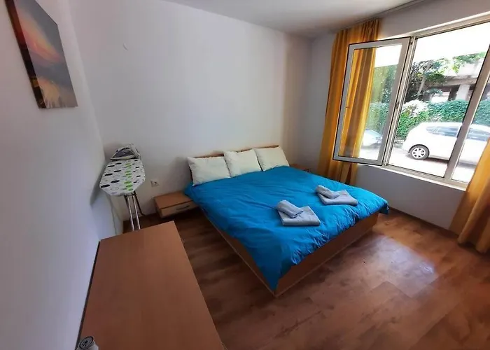 Central, 1 Bed Apt, 3* Yassen Апартаменты